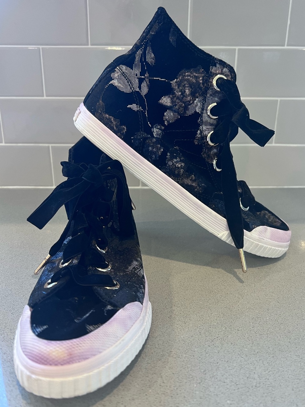 Tretorn Black Velvet Foil Floral Print Marley High Top Sneaker Sz 9